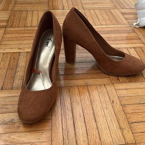 NWT Fioni Brown Camel Heels